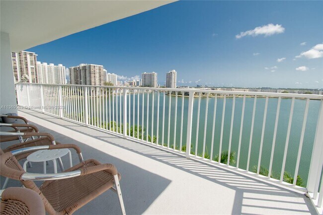 Foto del edificio - 2801 NE 183rd St