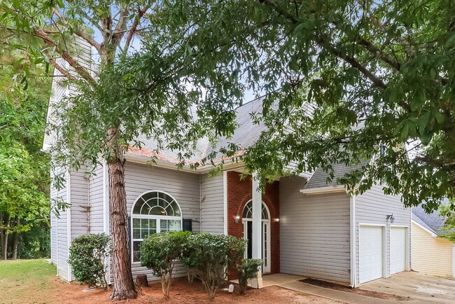 Building Photo - 4560 Ferncrest Pl