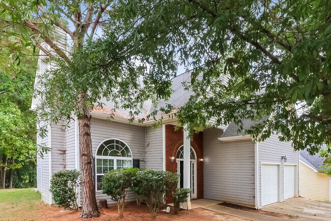 Foto del edificio - 4560 Ferncrest Pl