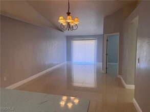 Building Photo - 1003 Country Club Blvd