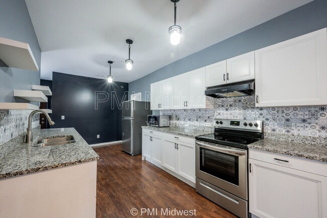 Foto del edificio - 3159 E Washington St