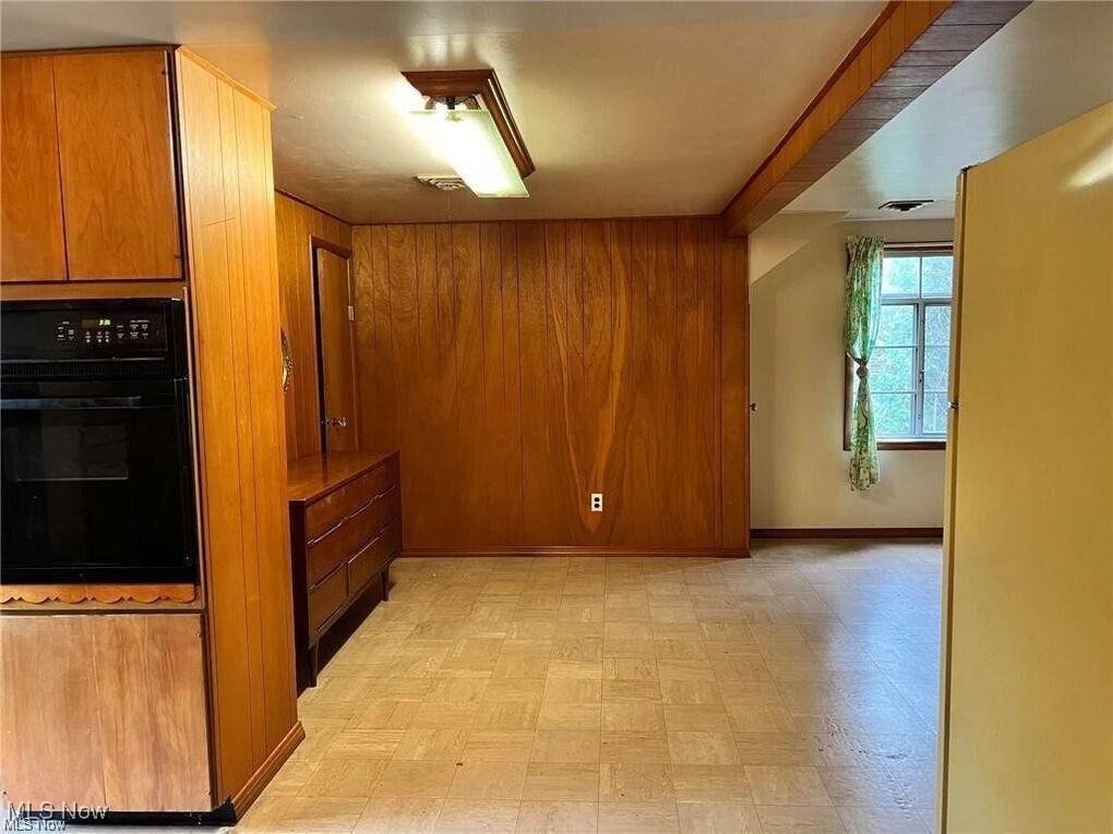 8581 Fair Rd Strongsville, OH 44149 – photo 4