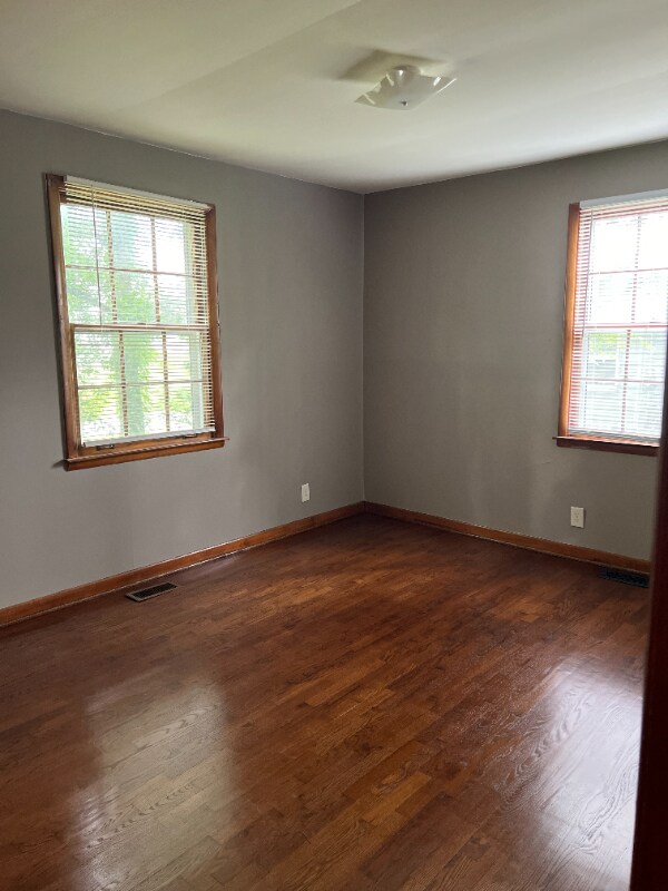 Building Photo - 556 Green Ln