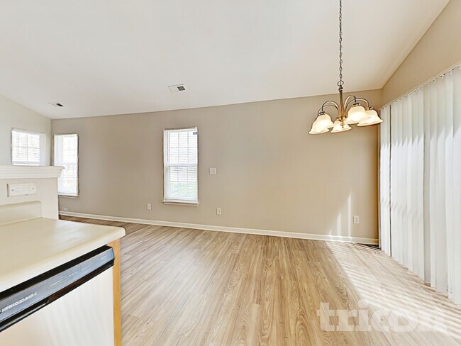 Foto del edificio - 8422 Wallace Glen Dr