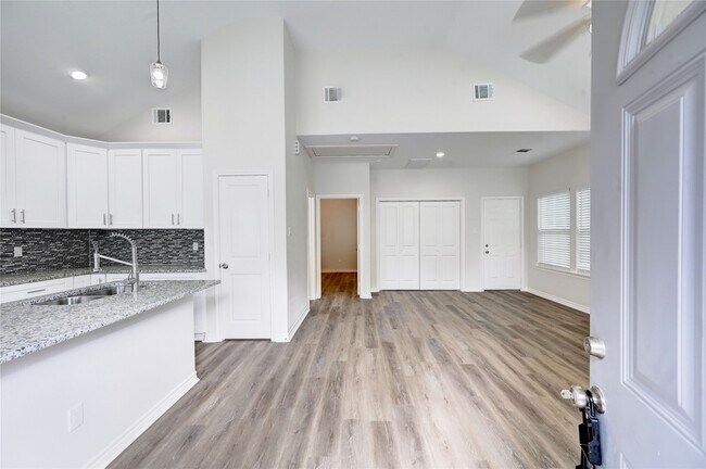 Building Photo - 8699 Sassafras