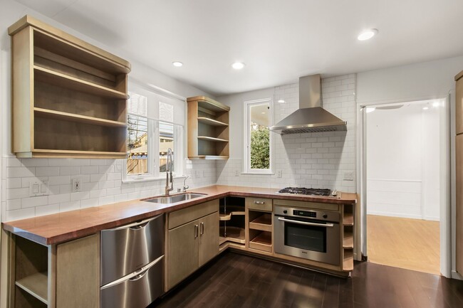 Foto del edificio - Downtown Davis Cottage