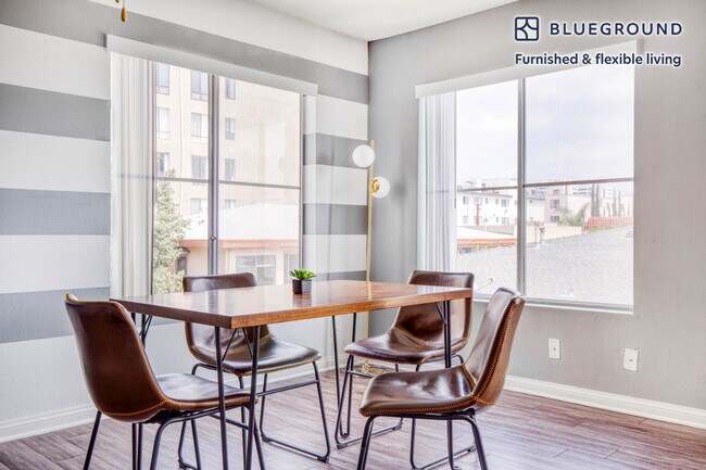 Foto del edificio - 1538 N Martel Ave
