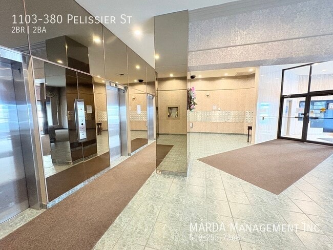 Building Photo - DOWNTOWN LUXURY LIVING - UPDATED 2 BED 2 B...