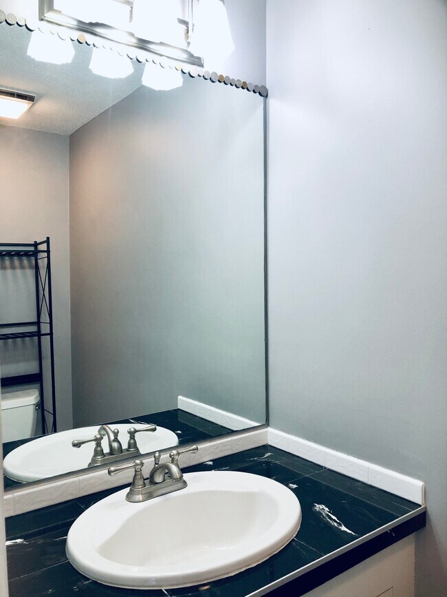 Foto del edificio - 222 Fox Hollow Way