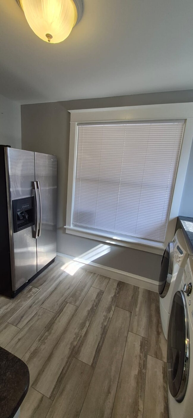 Kitchen - 1545 Cortland Ave