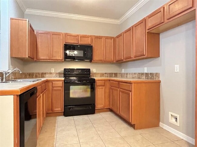 Building Photo - 34 S Woodsprings Dr