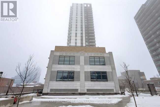 Photo du bâtiment - 55-255 Duke St W