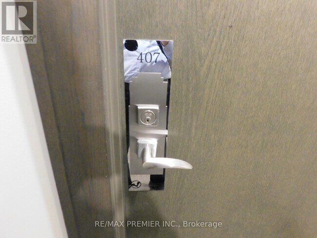 Photo du bâtiment - 2910 Hwy 7