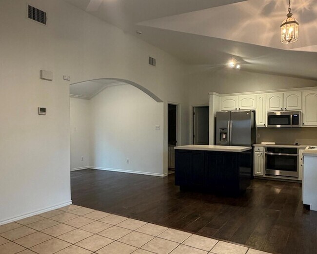 Foto del edificio - 414 Summit Ridge Dr N