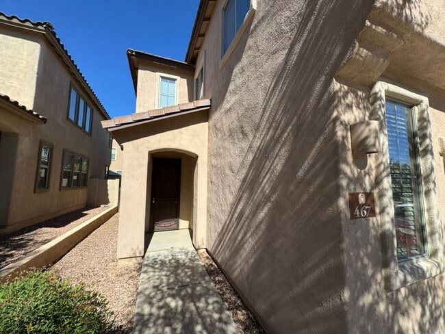 Foto del edificio - 467 E Calle De Ocaso