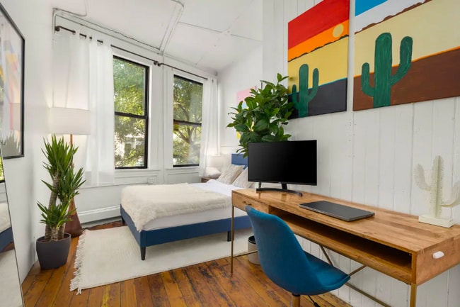 Building Photo - 352 Bowery