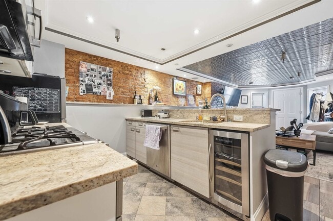 Building Photo - 535 Bloomfield St