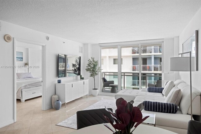 Foto del edificio - 6917 Collins Ave