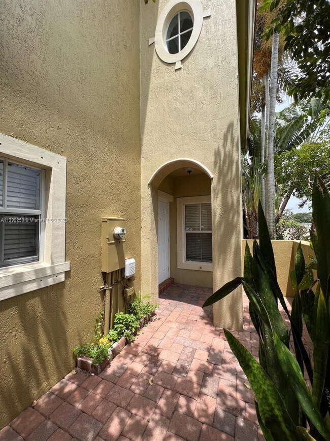 Foto del edificio - 242 Lake Monterey Cir