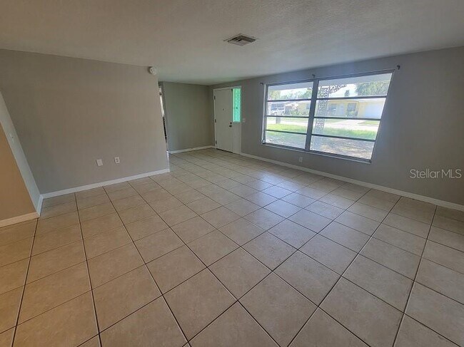 Building Photo - 5029 Beacon Hill Dr
