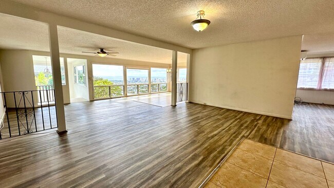 Available NOW - 3 Bedroom, 2 Bath, with a ... - Available NOW - 3 Bedroom, 2 Bath, with a ... House