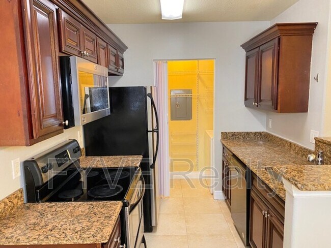 Foto del edificio - 897 Fording Island Rd