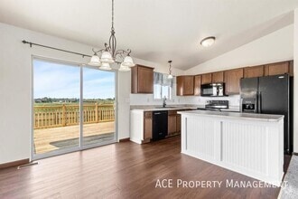 Building Photo - 761 Radial Ln