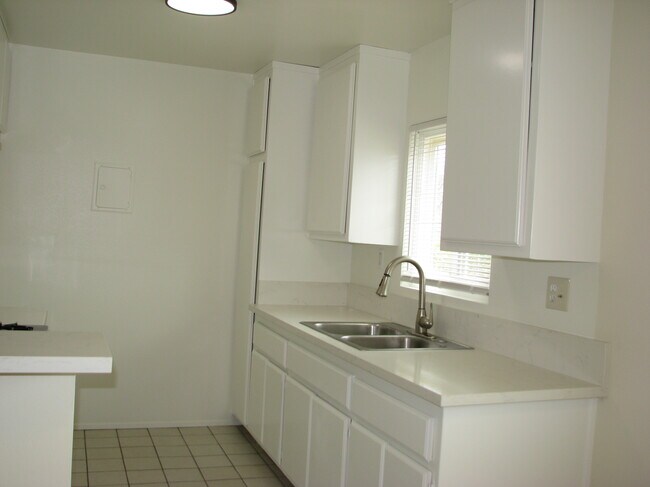 Building Photo - 6423 Tujunga Ave