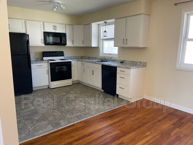 Building Photo - 7 E Ford Dr