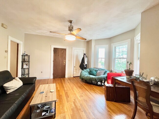 Building Photo - 48 Kent St