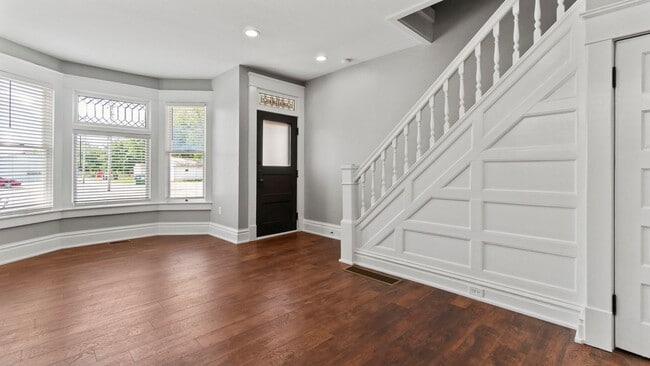 Building Photo - Completely Restored Historic Townhome near...