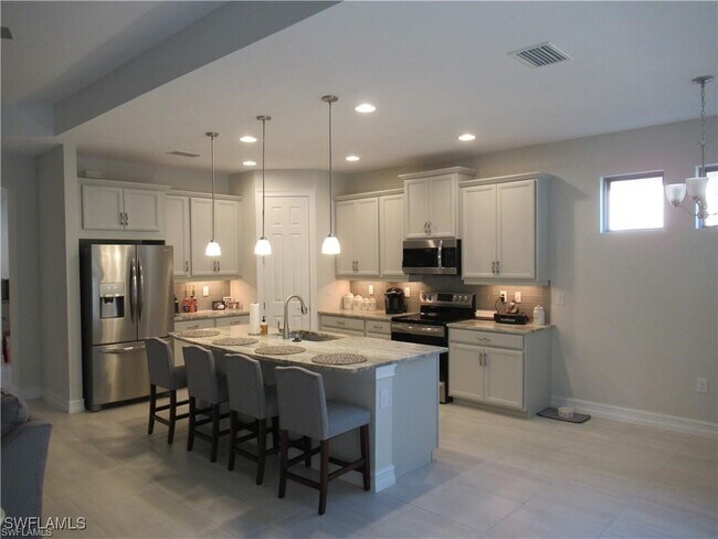 Foto del edificio - 16382 Barclay Ct