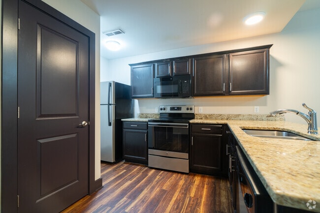 2 habitaciones, 2 baños - 1048 pies cuadrados - Cocina - Westport Woods