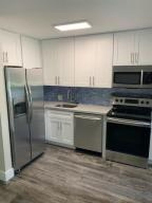 Foto del edificio - 814 NE 8th St