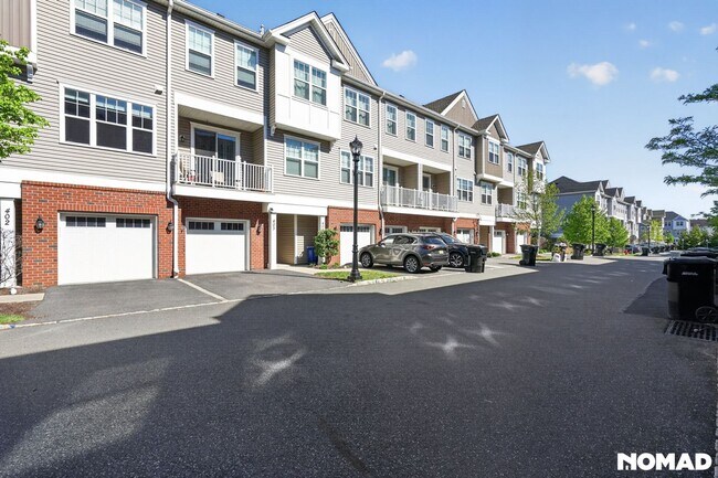 Foto del edificio - 404 Dickson Ct