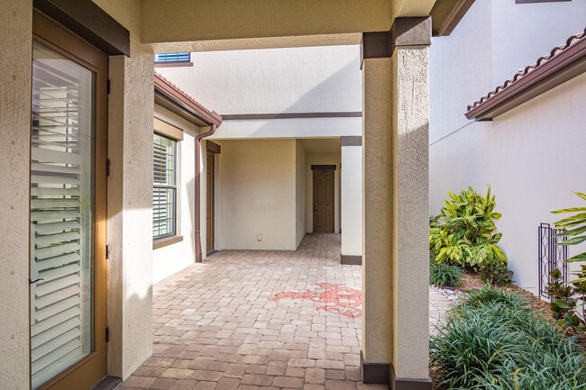 Building Photo - 7055 Primavera Ln