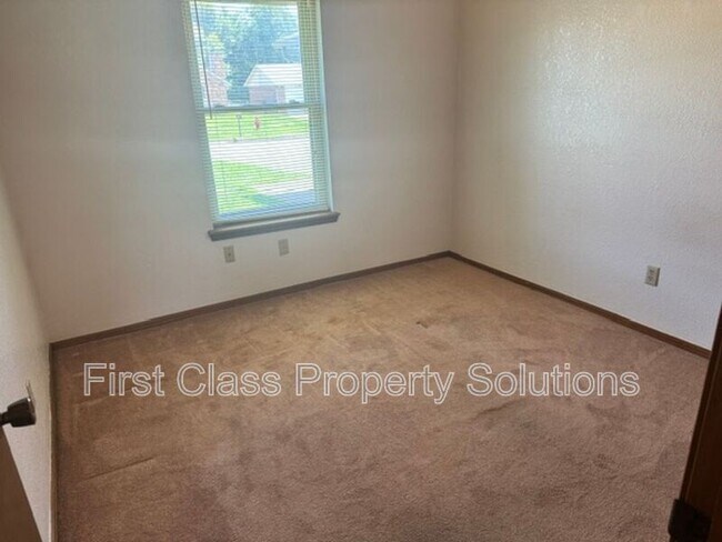 Foto del edificio - 8613 E Parkridge Dr