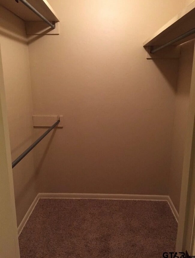 Foto del edificio - 914 Joel Dr