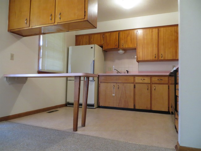 Building Photo - 1210 Bel Air Dr