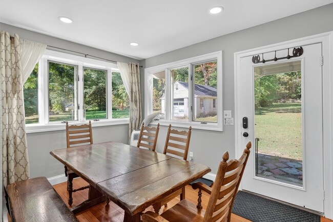 Building Photo - 1017 Bruyn Turnpike