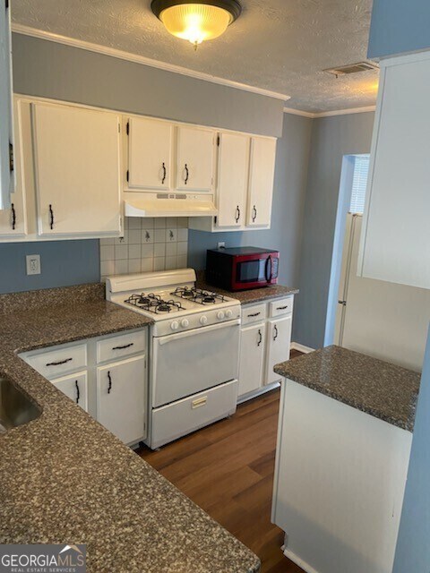 Foto del edificio - 6640 Witherington Ct NW