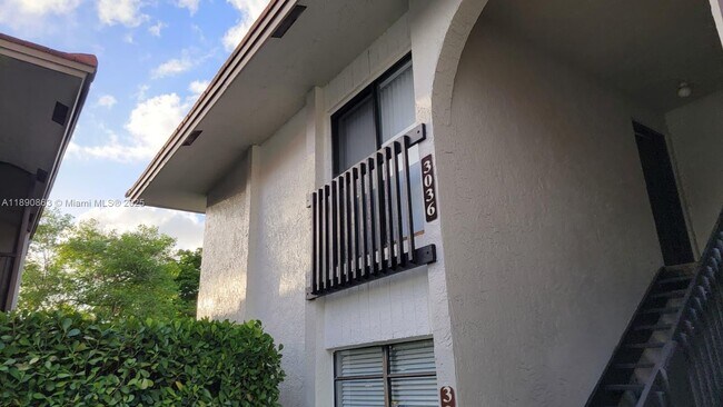 Foto del edificio - 3036 Coral Ridge Dr