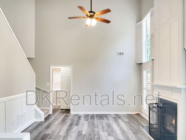 Building Photo - 403 Yarrow Way