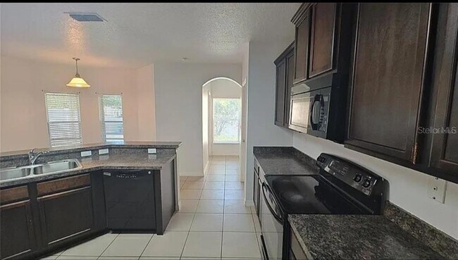 Foto del edificio - 460 Nadeau Way