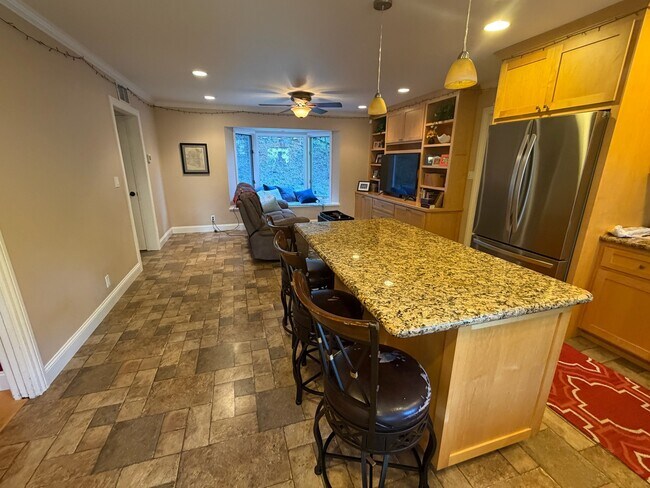 Building Photo - 125 Goodfellow Dr