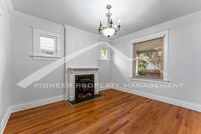 Foto del edificio - Spacious Home with Fenced Yard and Washer/...