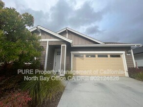 Building Photo - 3681 Hemlock St
