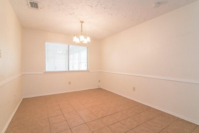 Foto del edificio - 10618 Plum Lake Dr