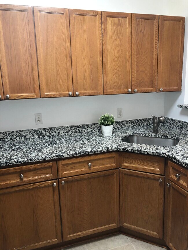 Foto del edificio - 2201 Westcourt Ln