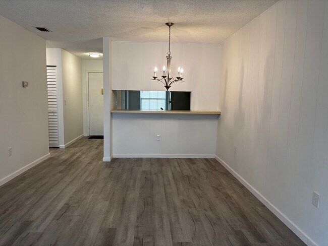 Foto del edificio - 2853 Forrestal Ct